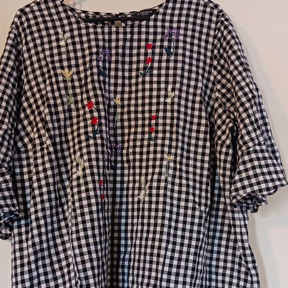 Size 2X Summer Top Hannah Light‎ and cool.